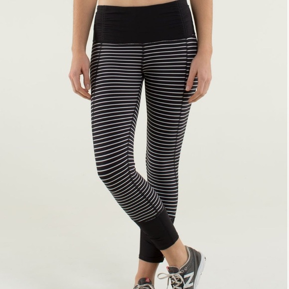 Lululemon Runday Crop 
Parallel Stripe Black White / Black - Picture 2 of 8